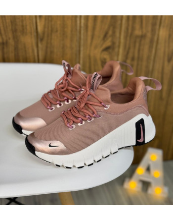 NIKE FREE MC